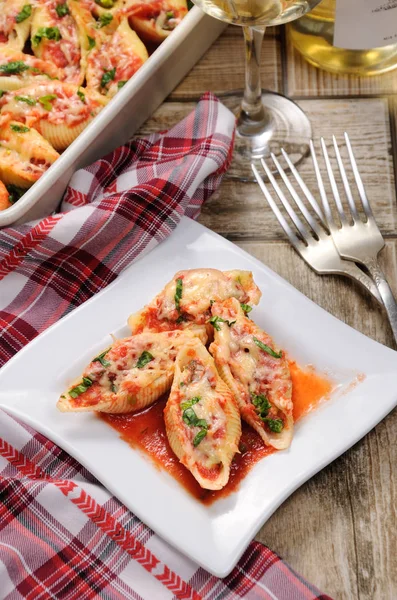 Pasta conchiglioni shells stuffed meat mince — Stock Photo, Image