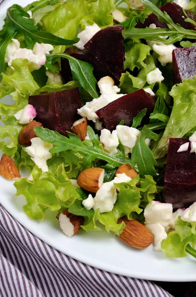 Salada com beterraba — Fotografia de Stock