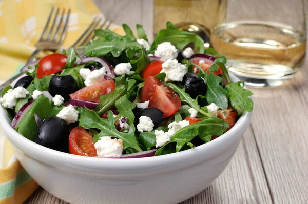 Salada grega com arugula — Fotografia de Stock