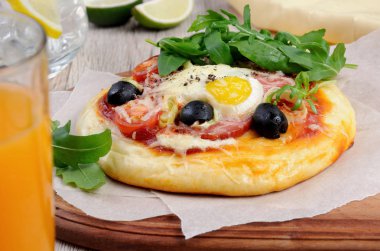 Kahvaltı için mini pizza