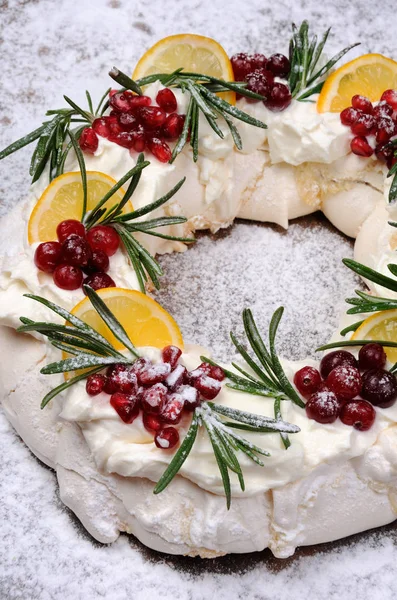 Kerst krans gemaakt van meringue — Stockfoto