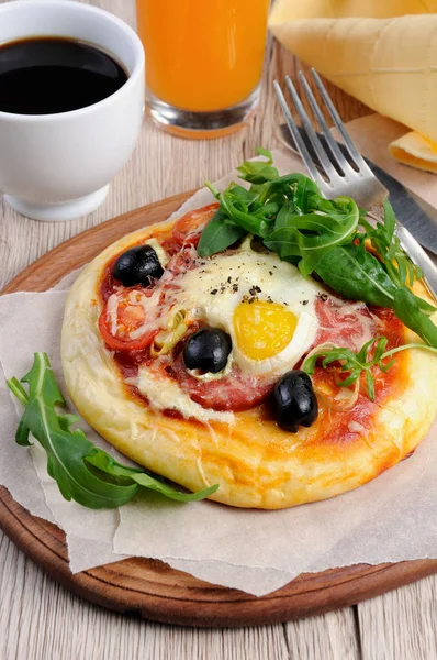 Mini pizza para o café da manhã — Fotografia de Stock