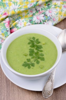 bezelye çorbasını püre