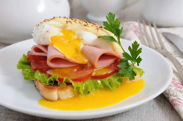 Uova benedetto per la prima colazione — Foto Stock