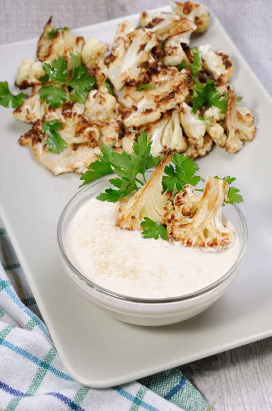 Tahini sauce with cauliflower — Stock Photo, Image