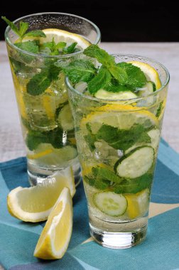 Salatalık alkolsüz mojito