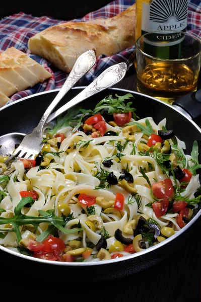 Pasta with olives and tomatoes — Stock Photo, Image