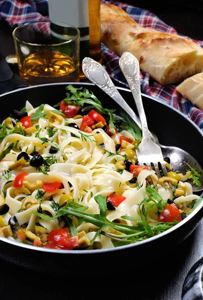 Pasta with olives and tomatoes — Stock Photo, Image