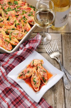 makarna conchiglioni kabukları doldurulmuş et kıyma 