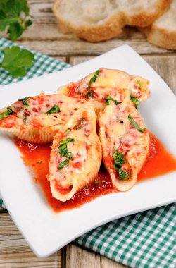makarna conchiglioni kabukları doldurulmuş et kıyma 