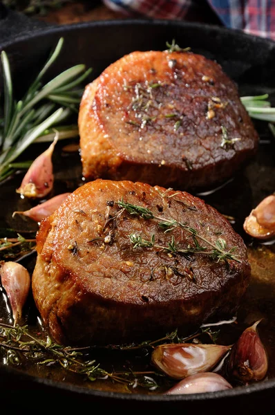 Kızarmış biftek mignon — Stok fotoğraf