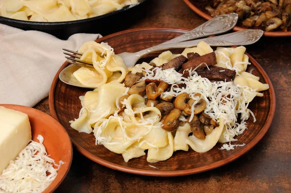 Pasta fettuccine with mushrooms and meat — Stock Photo, Image