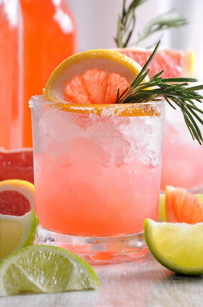 Sprankelende roze paloma — Stockfoto