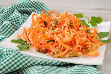 Havuç şerit salata