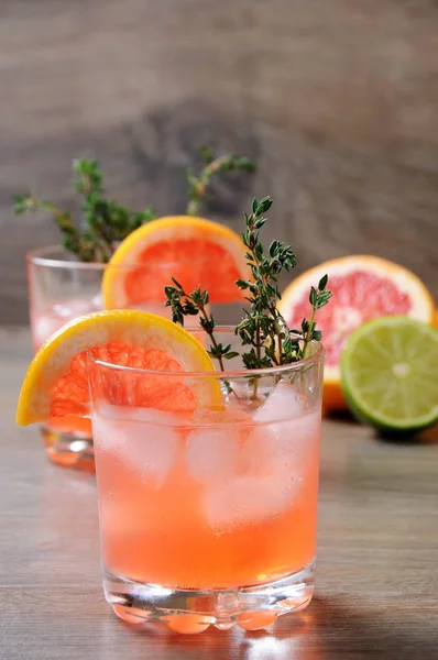 Detta grapefrukt och timjan Bourbon — Stockfoto