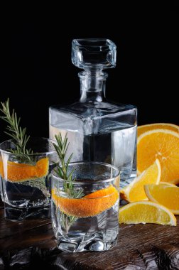 Klasik kuru cin tonik ve portakal lezzet ile