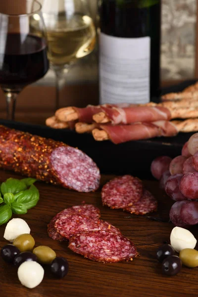 Meat appetizer under the wine — Stock Photo, Image