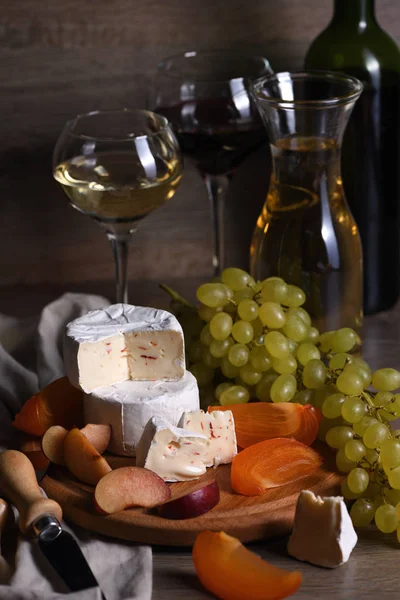 Cheese camembert with fruit and wine — Stock Photo, Image