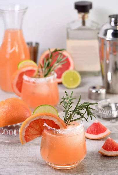 Cocktail di rosa fresco Palomas — Foto Stock