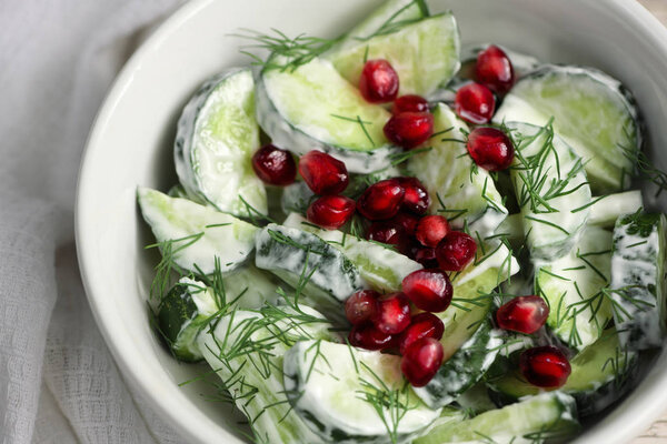 Салат из огурцов и граната
