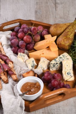 Antipasto, hafif peynirli aperatif. 