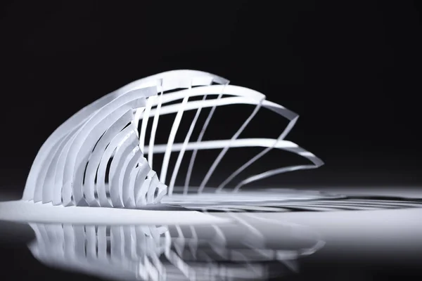 Beyaz Katlanmış Kağıttan Yapılmış Kıvrımsız Mimari Desen Geometrik Minimalist Çokgen — Stok fotoğraf
