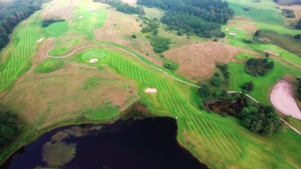 Vista aérea de campos de golf — Vídeo de stock