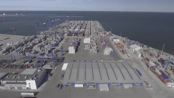 Letecký pohled na velké nákladní přístav — Stock video