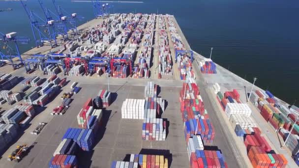 Vista aérea do grande porto de carga — Vídeo de Stock