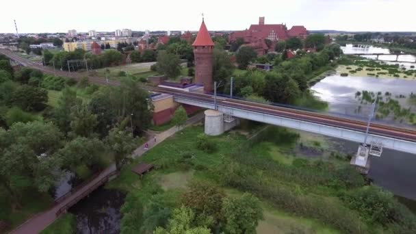 Залізничний міст через річку — стокове відео