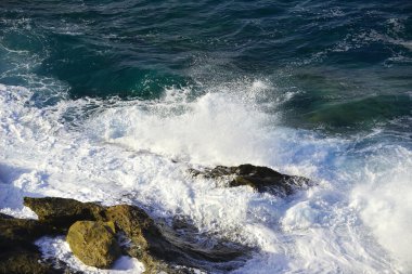 taş sıçramasına dalgalar