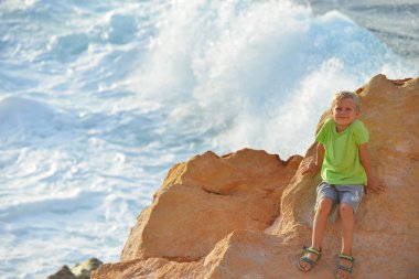 Şirin küçük çocuk.