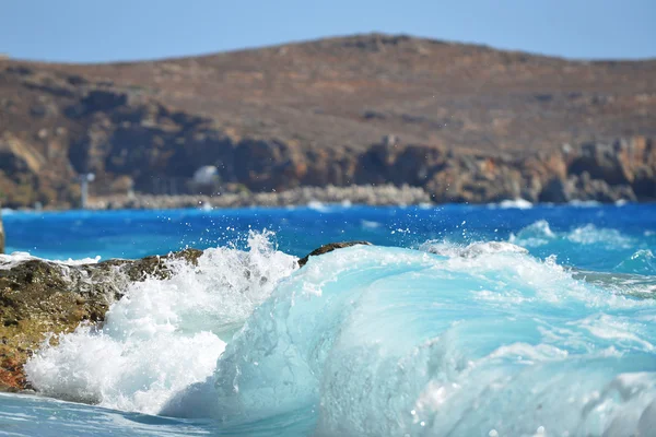 Waves splashing at stones — Stock Photo, Image