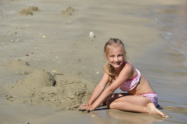 Cute girl playing on shore — Stock Photo, Image