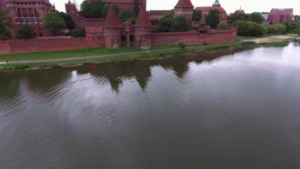 河上的巨大古堡 — 图库视频影像