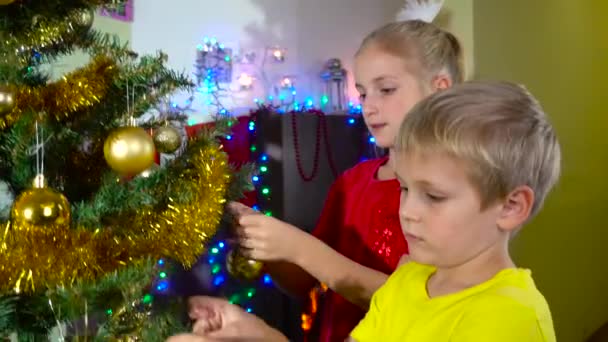Dzieci dekoracja choinki — Wideo stockowe