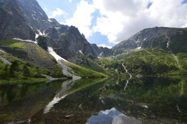 dağ gölde temizleyin