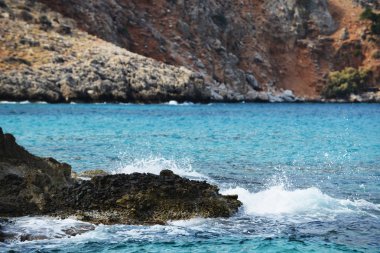 köpük dalgalar sıçrama