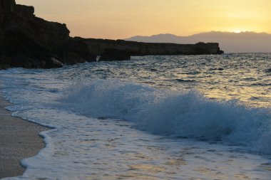 sunset bulvarında sıçrama köpük dalgalar