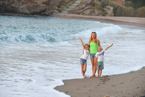 Madre e i suoi figli — Foto Stock