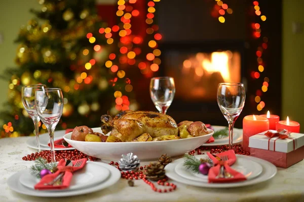 Різдвяна вечеря з куркою — стокове фото