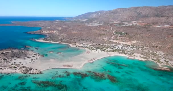 Bella vista sulla spiaggia blu di Elafonissi a Creta — Video Stock