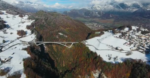 Berge in der Schweiz im Winter Luftaufnahme — Stockvideo