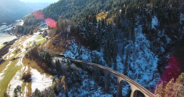Hermoso viaducto en Suiza, vista aérea — Vídeos de Stock