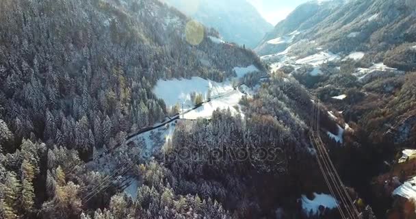montagnes en Suisse en hiver vue aérienne 