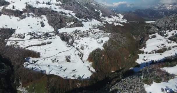 Berge in der Schweiz im Winter Luftaufnahme — Stockvideo