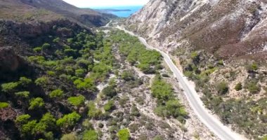 Girit Yunanistan dağlarında yol