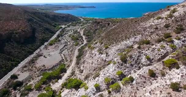 Cesta přes hory k moři na Kréta Řecko — Stock video