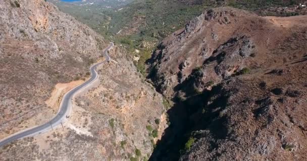 Deepg gorge i bergen på Kreta — Stockvideo