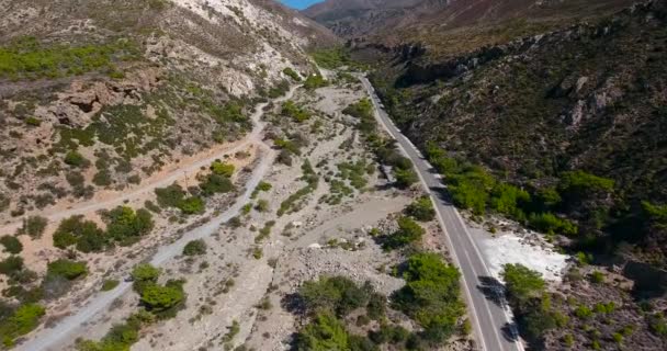 Straße in den Bergen an der Grenze zu Griechenland — Stockvideo